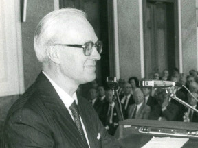 Helmut Schlesinger erhält die Ehrendoktorwürde der Johann Wolfgang Goethe-Universität, 1981