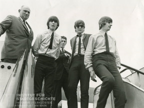 Bohnacker fotografierte die Beatles (ohne Paul McCartney) bei einem Zwischenstop auf dem Frankfurter Flughafen 1964.