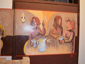 Gemälde Künstlerkeller auf der Eingangstür: 3 Personen am Tisch, mit Ebbelwei