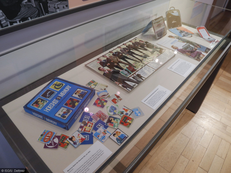 Objekte aus der Ausstellung „Bewegte Zeiten: Frankfurt in den 1960er Jahren“